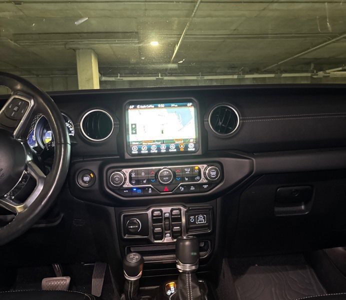 Used 2023 Jeep Wrangler Unlimited Sahara w/ Cold Weather Group AWD/4WD image 10
