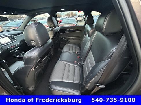 Used 2019 Kia Sorento SX image 29