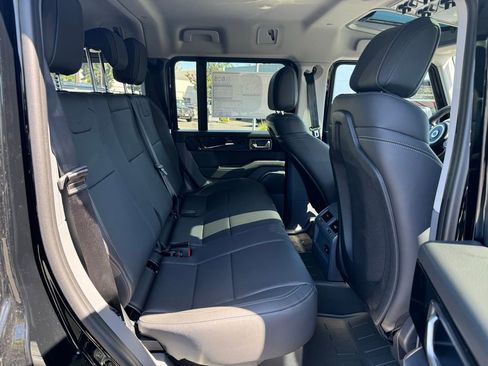 New 2025 INEOS Grenadier Fieldmaster Edition image 8