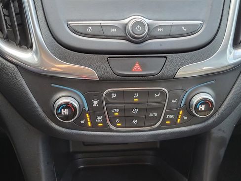 Used 2020 Chevrolet Equinox LT image 27