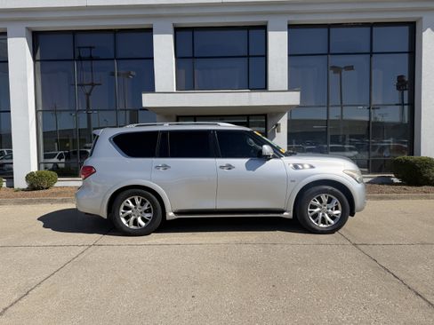 Used 2014 INFINITI QX80 w/ Theater Package image 3
