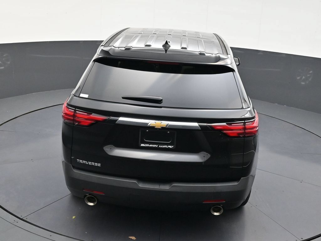 Used 2024 Chevrolet Traverse LS FWD image 12