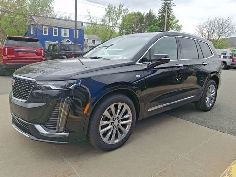Used 2024 Cadillac XT6 Premium Luxury w/ Technology Package AWD/4WD image 3