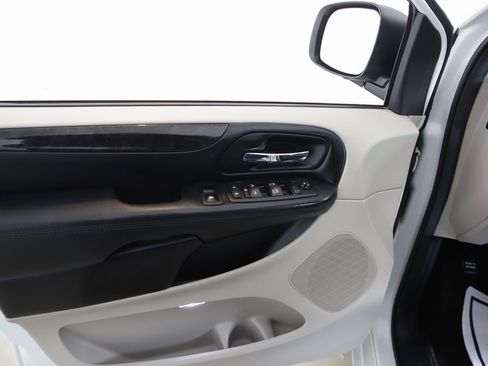 Used 2016 Dodge Grand Caravan SE w/ Quick Order Package 29E SE image 13