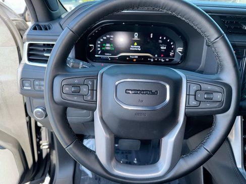 Used 2024 GMC Yukon XL Denali RWD image 16