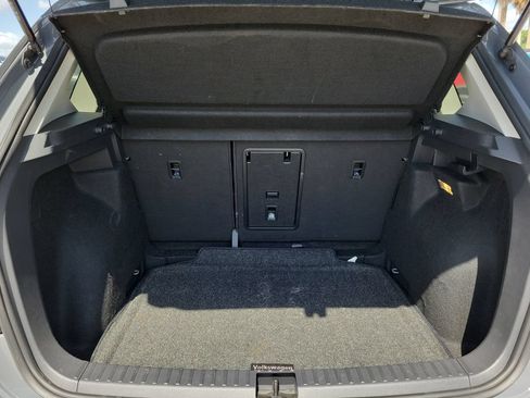 Used 2023 Volkswagen Taos SE w/ Panoramic Sunroof Package FWD image 7