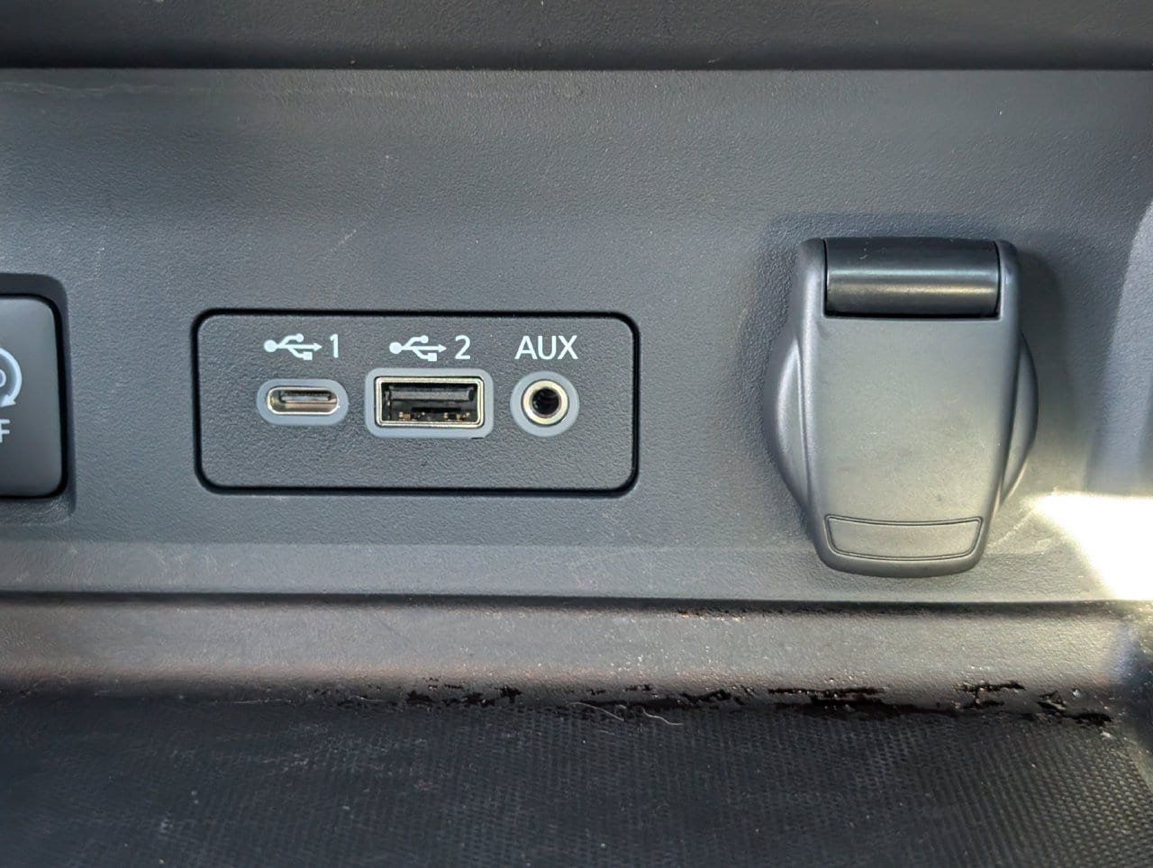 Used 2025 Nissan Sentra SR w/ SR Premium Package FWD image 19