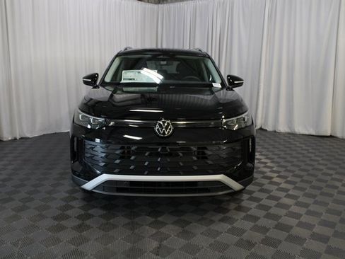 New 2025 Volkswagen Tiguan SE image 29