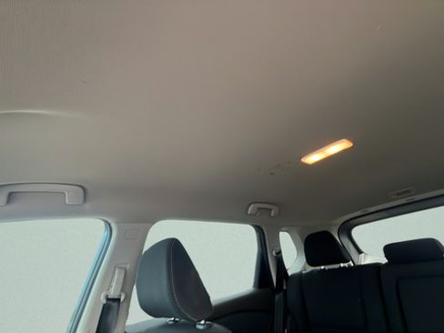 Used 2023 Nissan Rogue S AWD/4WD image 18