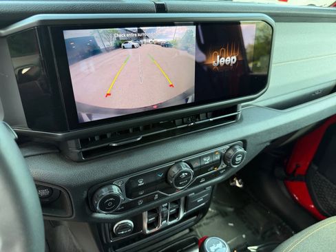 Used 2024 Jeep Wrangler Sport S image 19