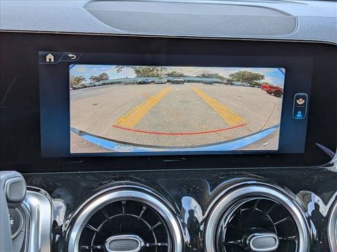 Used 2026 Mercedes-Benz GLB 250 image 12