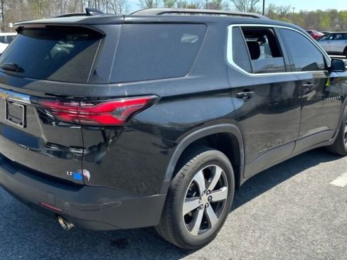 Used 2023 Chevrolet Traverse LT w/ LT Premium Package AWD/4WD image 5