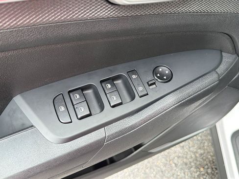 Used 2025 Kia Sportage LX FWD image 30