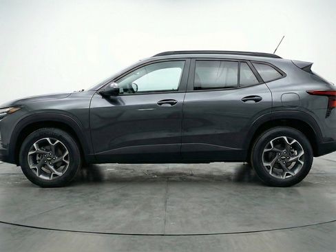 Used 2025 Chevrolet Trax LT w/ LT Convenience Package FWD image 5