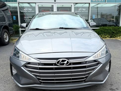 Used 2019 Hyundai Elantra SE w/ Cargo Package FWD image 2