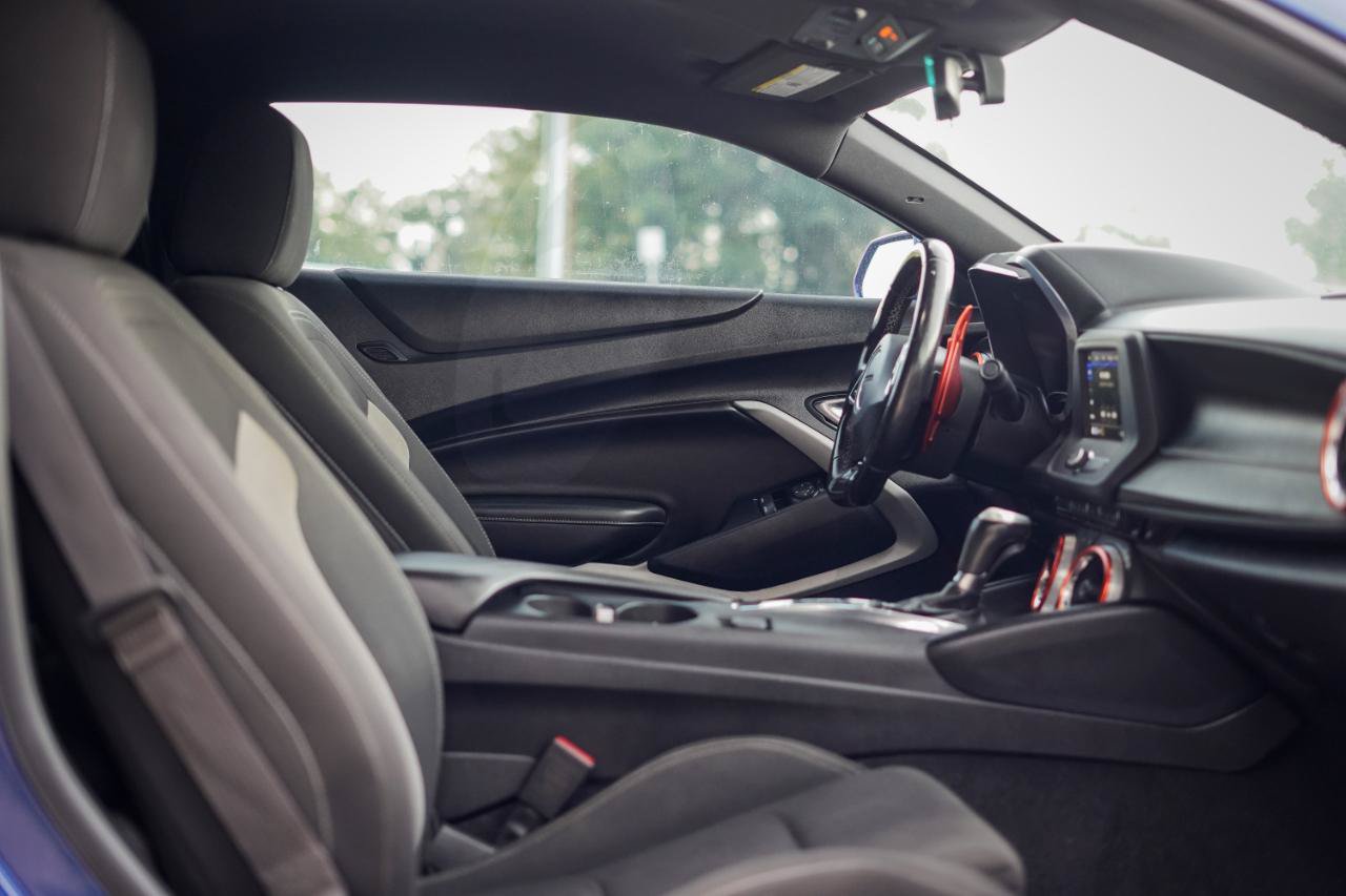 Used 2020 Chevrolet Camaro LT RWD image 9