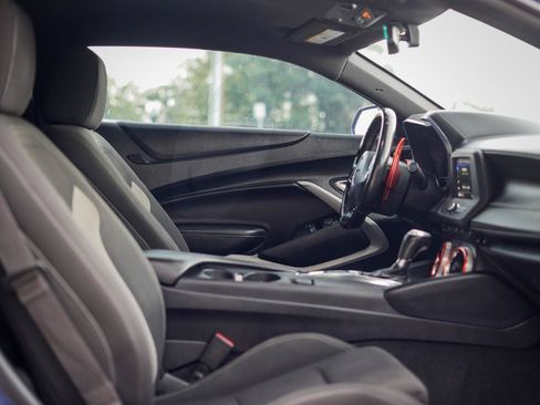 Used 2020 Chevrolet Camaro LT RWD image 9