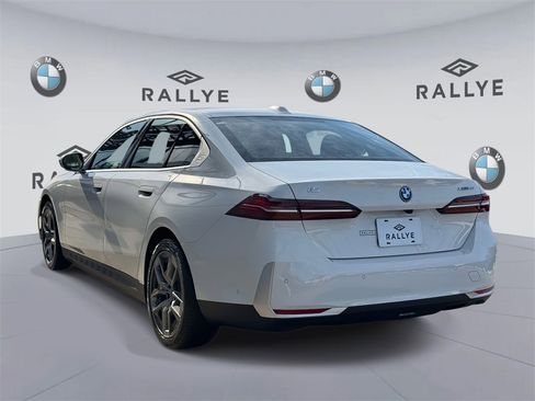 Certified 2025 BMW i5 xDrive40 w/ Premium Package image 6