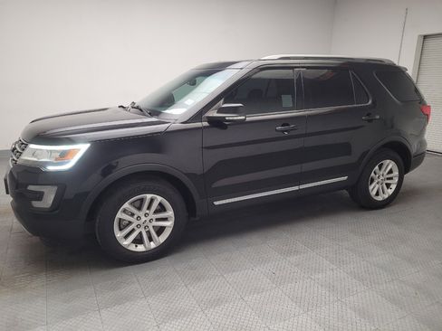 Used 2017 Ford Explorer XLT w/ Equipment Group 202A FWD image 2