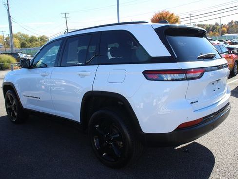 Used 2023 Jeep Grand Cherokee Altitude image 26