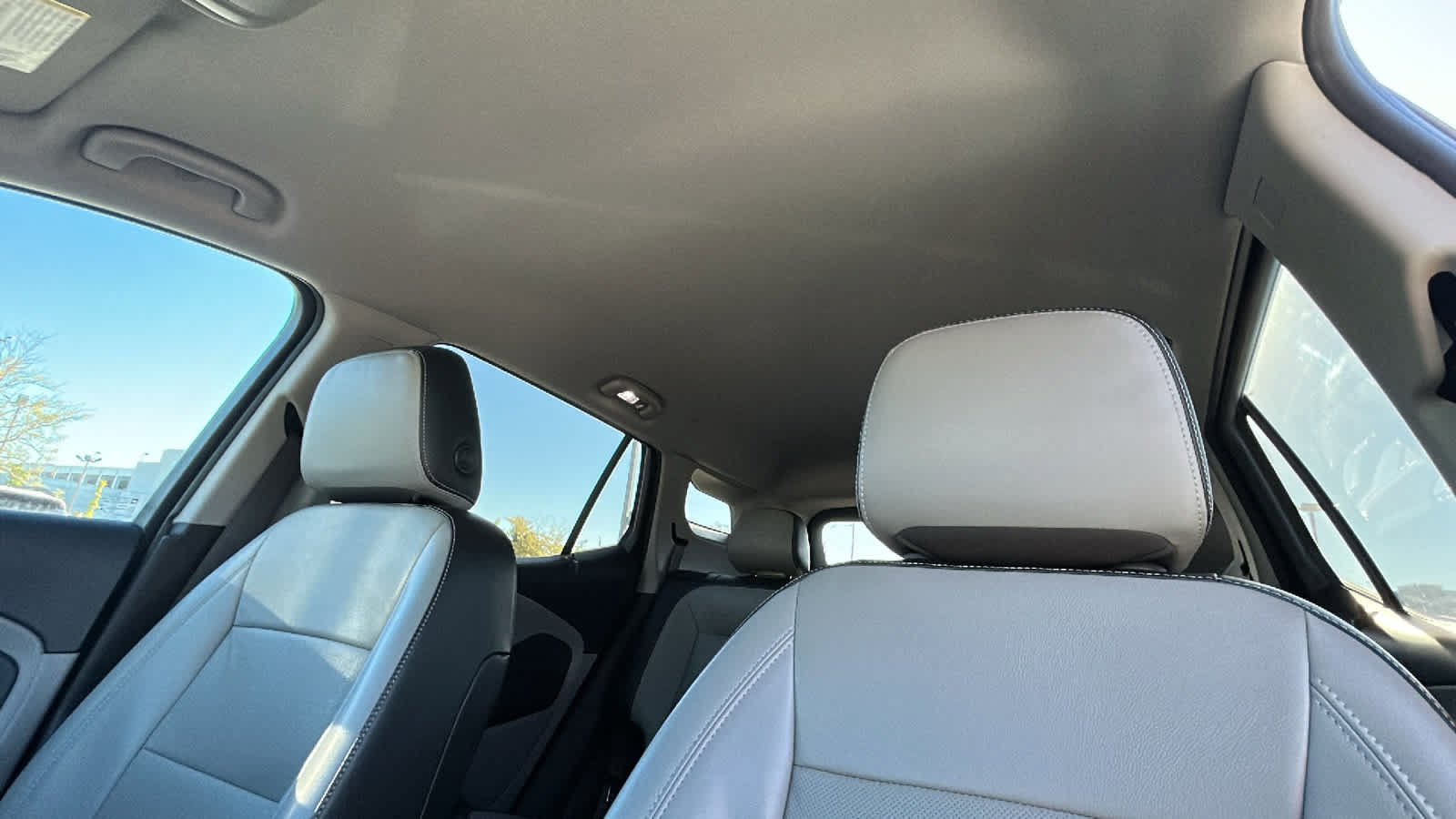 Used 2023 GMC Terrain SLT AWD/4WD image 11