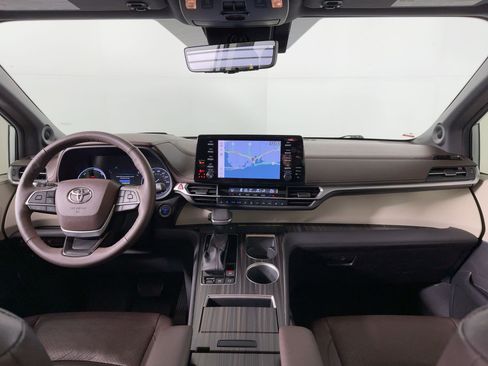 Used 2023 Toyota Sienna Platinum image 14