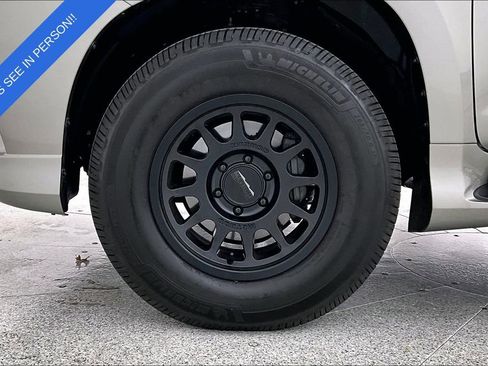 Used 2023 Lexus GX 460 Premium w/ Premium Package image 12