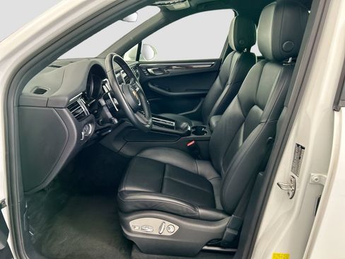Certified 2023 Porsche Macan AWD/4WD image 5