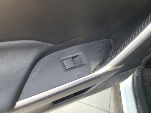 Used 2022 Toyota RAV4 LE image 15