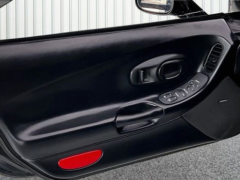 Used 1999 Chevrolet Corvette Coupe RWD image 17