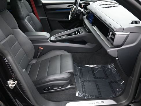 Certified 2025 Porsche Macan 4S Electric image 29