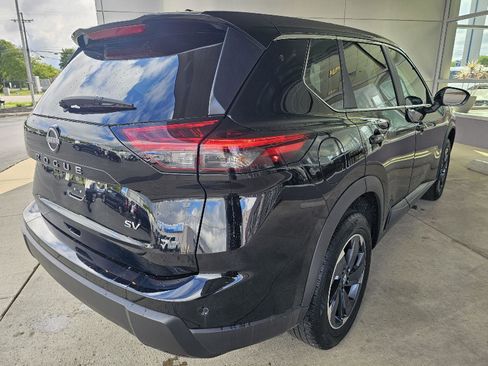 Used 2024 Nissan Rogue SV FWD image 5