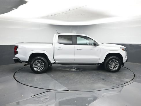 Used 2024 Chevrolet Colorado LT image 2