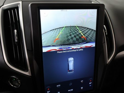 Used 2021 Ford Edge SE image 7