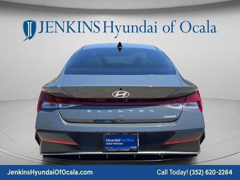 Certified 2025 Hyundai Elantra Limited FWD image 4