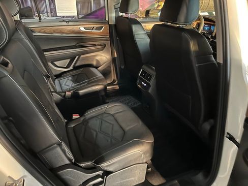 Used 2024 Volkswagen Atlas SE image 18