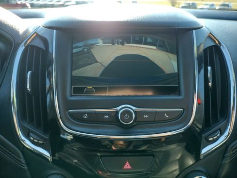 Used 2019 Chevrolet Cruze Premier image 4