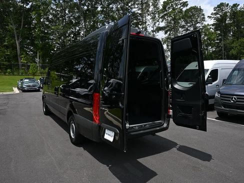 Used 2025 Mercedes-Benz Sprinter 2500 image 26