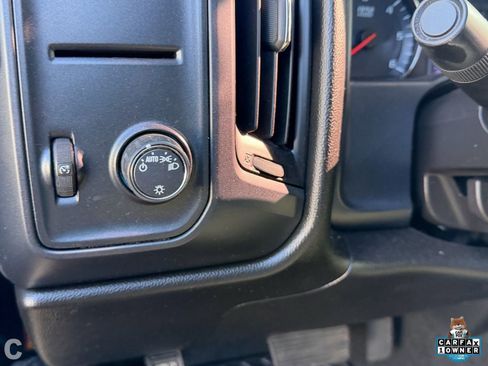 Used 2018 Chevrolet Silverado 1500 Custom w/ Custom Value Package image 10