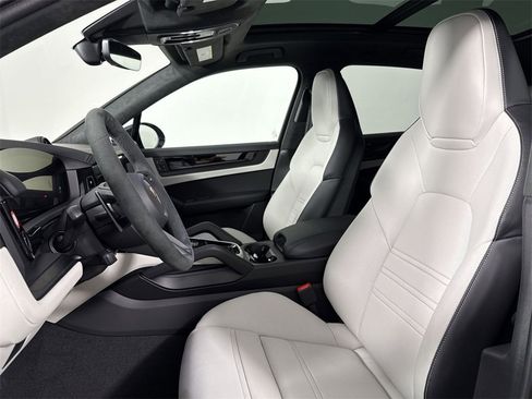 New 2026 Porsche Cayenne GTS image 5