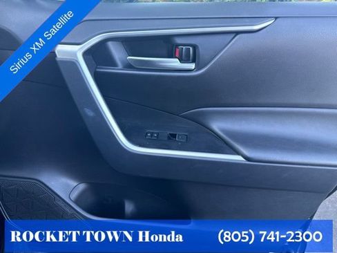 Used 2025 Toyota RAV4 XLE AWD/4WD image 17