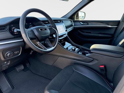 New 2026 Jeep Grand Cherokee Laredo image 33