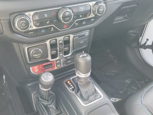 Used 2024 Jeep Wrangler Unlimited Rubicon 4xe AWD/4WD image 15