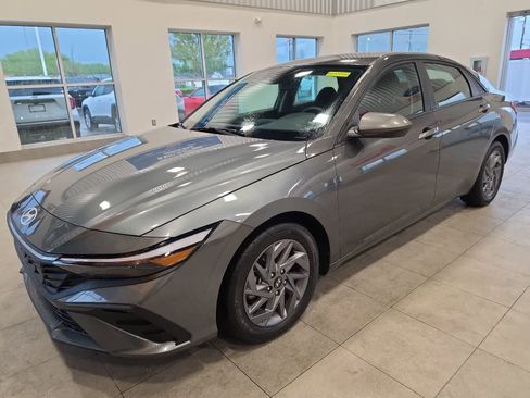 Used 2024 Hyundai Elantra SEL FWD image 1