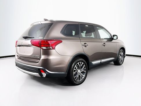 Used 2018 Mitsubishi Outlander SE image 8