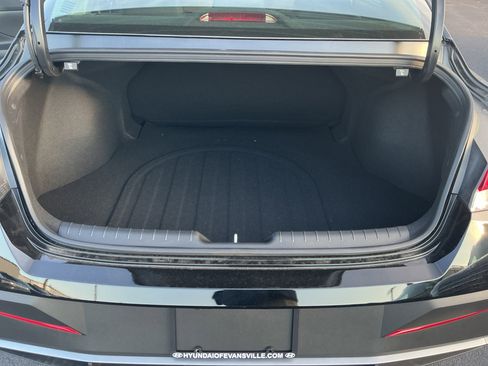 New 2026 Hyundai Elantra SE FWD image 13