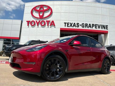 Used 2024 Tesla Model Y Long Range AWD/4WD image 2