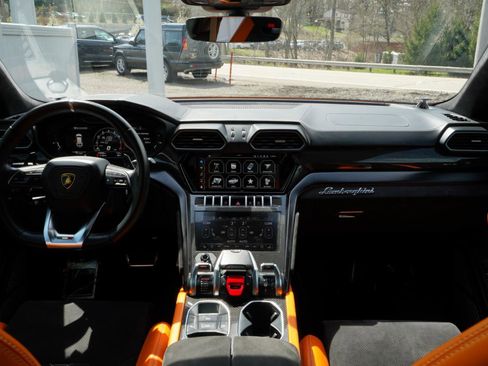 Used 2022 Lamborghini Urus AWD/4WD image 45
