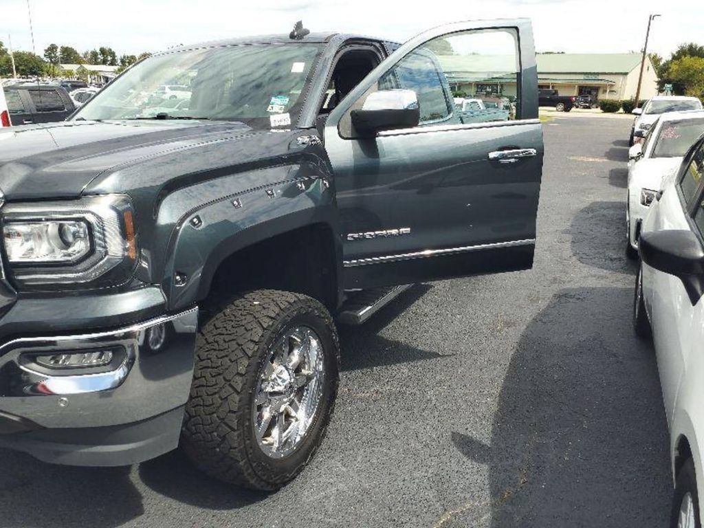 Used 2018 GMC Sierra 1500 SLT w/ SLT Premium Package AWD/4WD image 4