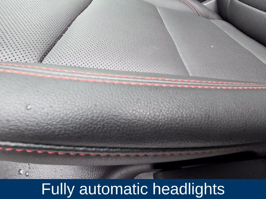 Used 2025 Chevrolet Trax RS w/ Sunroof Package FWD image 18